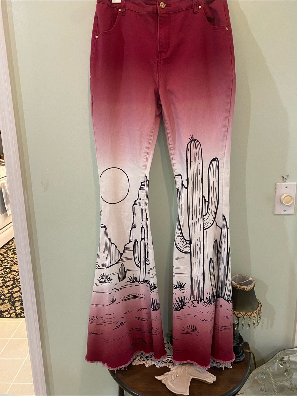 Women's Ombre Desert Print Flared Jeans - Pink